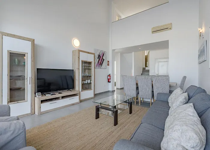 Elisabetta, Luxury With Heated Pool Ocean View In Adeje, Tenerife וילה